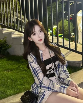 清纯刚下海美女