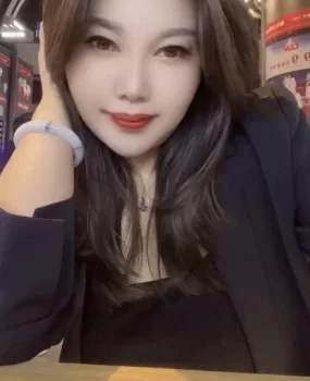 欲求不满的性大骚娘们