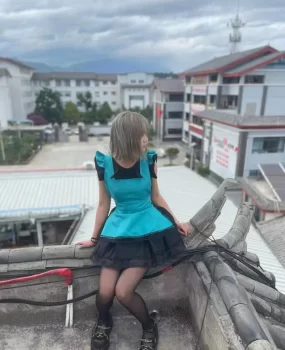 妹子跟照片差不多吧 ，主要是服务不错 爱笑的姑娘都很好哈 胸大握着舒服