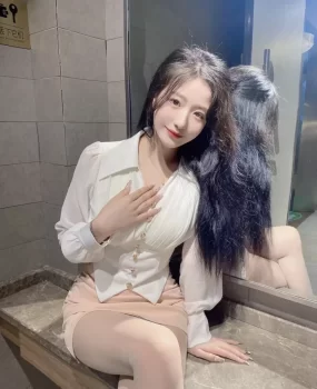 肉丝袜爱好者的福音性感小姐姐刚外地回来兼