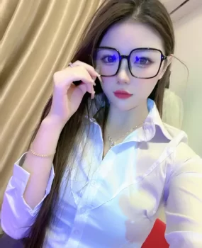 成都极品嫩妹后入大叫 细腰 皮肤滑 奶子大 小穴紧