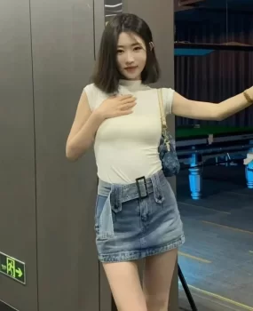 温柔的短发大姐姐