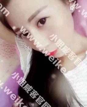 大胸大长腿学生妹兼职