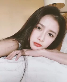 体验20岁超嫩小萝莉，美眉身材超棒