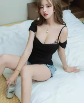 无锡身材火辣小模特，性欲满满很敏感，轻轻挑逗一下就让我不停日她