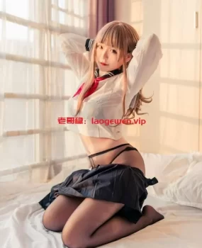 水手服黑丝带来的双重诱惑