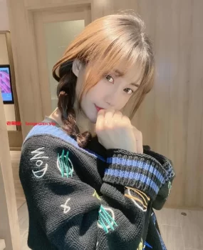 狂干粉嫩小妹子